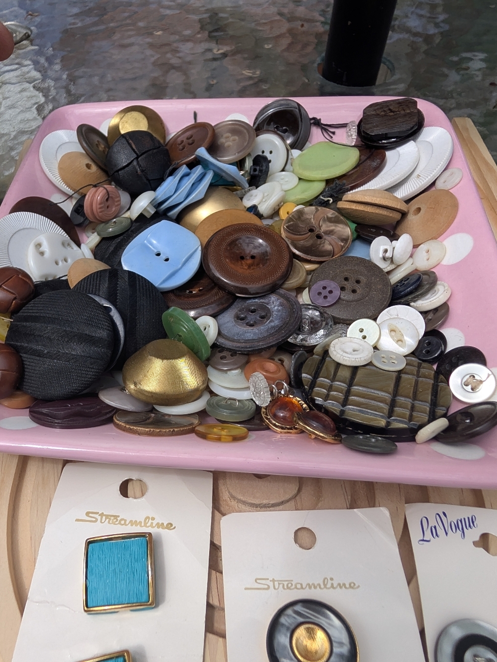 Vintage Assorted Buttons - Lot Of Old Buttons Sewing Collecting Craft - Picture 11 of 12